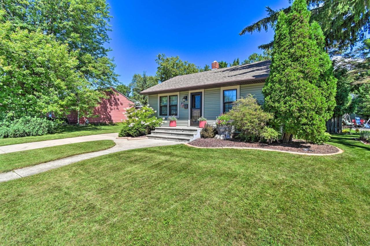 Modern Home With Backyard, 1 Mi To Dtwn Sturgeon Bay Ngoại thất bức ảnh